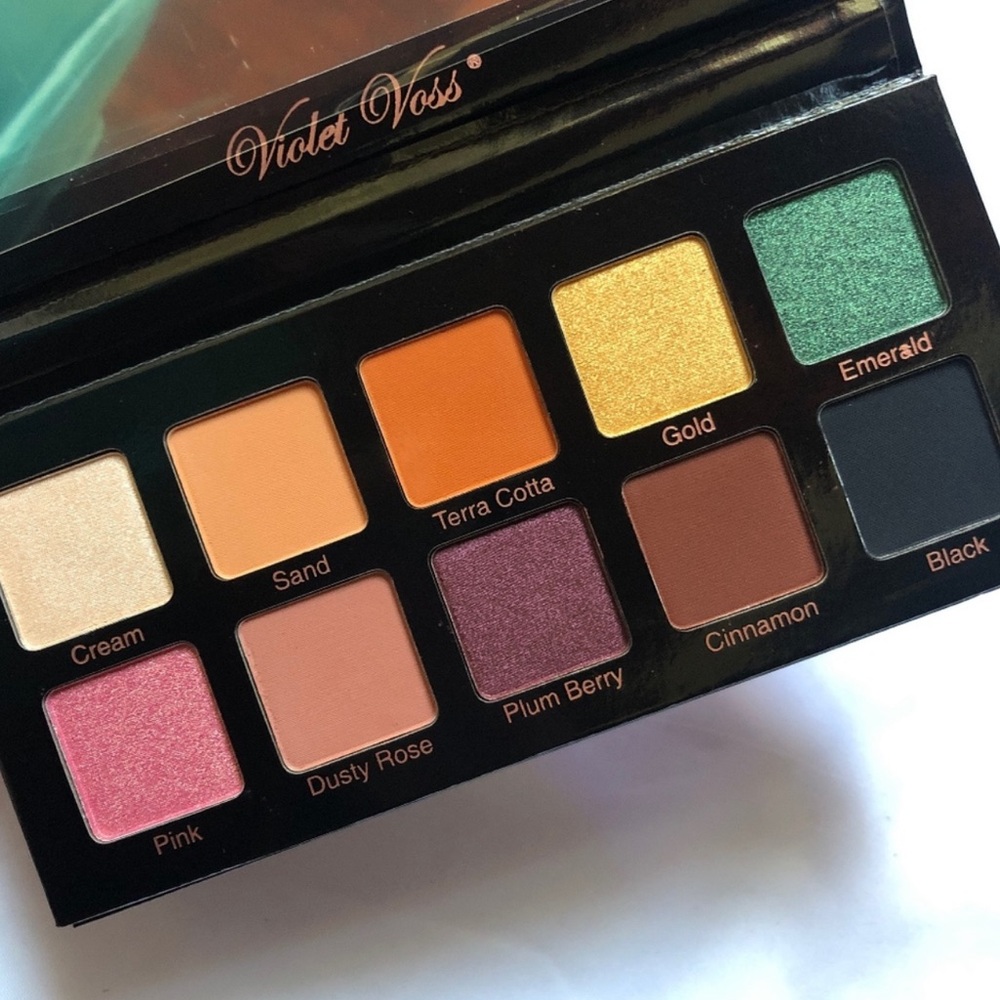 Violet Voss Essentials eyeshadow palette